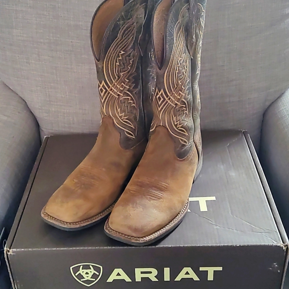 Men's Ariat cowboy boots
